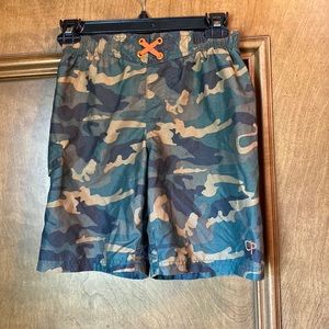 Boys Green Camo Swim Trunks Size (6/7)